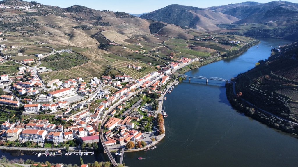 Taxis in Douro: Transfers, Tours and Transport to Porto Airport